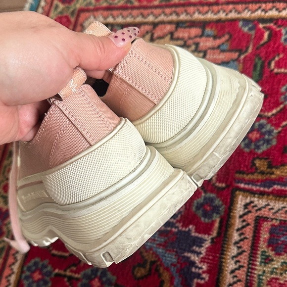 Alexander McQueen Women's Sneakers in Pink and Cream - Picture 7 of 8
